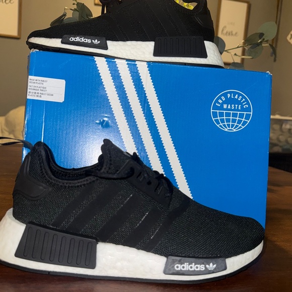 Adidas NMD R1 shoes Men 7/Women 8.5 main image 6